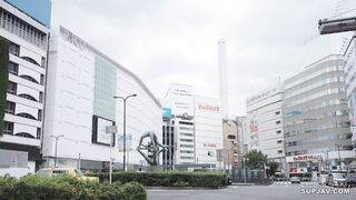 Porn2all - Teen gripping her perfect Japanese twat on a fat cock