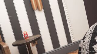 Stacked MILF Anna Katz is proud to show her juicy boobs