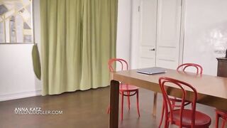 Anna Katz is a MILF that wants to show her perfect boobs