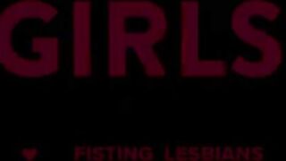 Tanned babe shows her perfect pussy and gets ready to orgasm