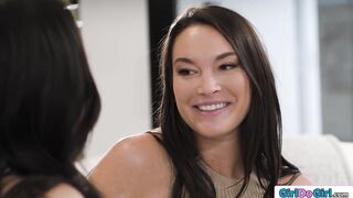 Porn2all - Straight babe go lesbian with busty bff