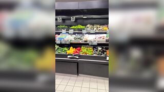 Porn2all - Tiffany Leiddi Sexe en public au supermarché