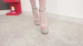 Porn2all - Dap and Fist Goes Wet Kitty Li 5on1