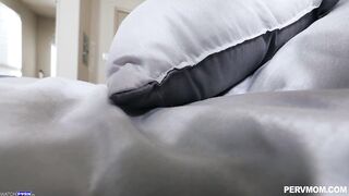 Porn2all - Reagan Foxx Hip On The Dick Tip PervMom