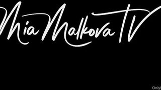 Porn2all - Mia Malkova And Riley Reid Night Out Car Threesome In LA