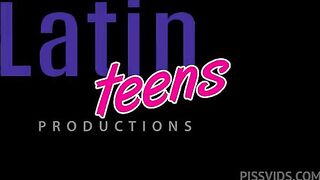 Porn2all - Happy Valentines Day LITTLE CHLOE Strong DAP 4on1 and Pissing