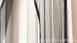 Porn2all - Mia Thorne When Lola can’t afford to pay the delivery person