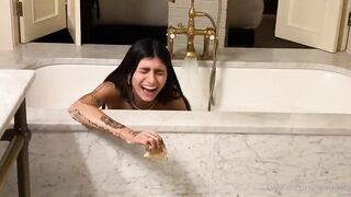 Porn2all - New OnlyFans Mia Khalifa in Bathtub