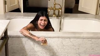 Porn2all - Mia Khalifa BRAND NEW Full Nude Buthtub Shower onlyfans