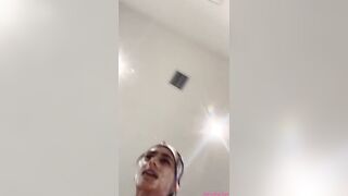 Porn2all - Mia Khalifa Onlyfans Bare Boobs 40Mins Shower Live