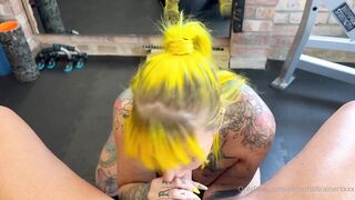 Porn2all - The sexy anal slut Alexa came to the pump house gym to get her arse fucked