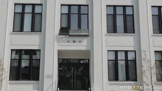 Phenomenal Mackenzee Pierce offers her perfect BIG ASS