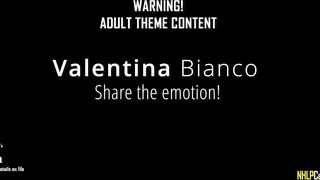 Valentina Bianco showing her sexy solo hole and cumming