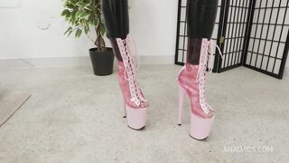 Porn2all - Stacy Bloom Monster of QUAP goes Wet