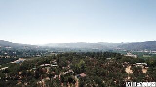 Porn2all - Justine Jakobs Fit MILF Fucks Young Stud In His Classic Car