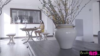 Step Sis "I put my controller on my pussy and it made me horny" S18:E10