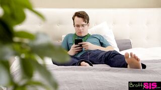 Got Lucky With My StepSis And Her Friend On St Pattys Day S8:E12