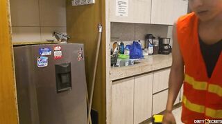 NEW I FUCK MY BOSSS LITTLE STEPDAUGHTER BEHIND HIS BACK